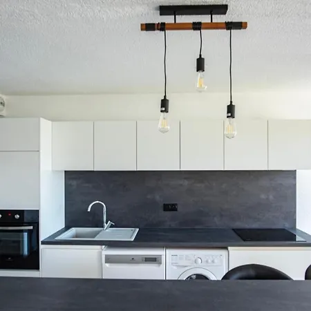 Superb Near The Port And The Sea Apartment *