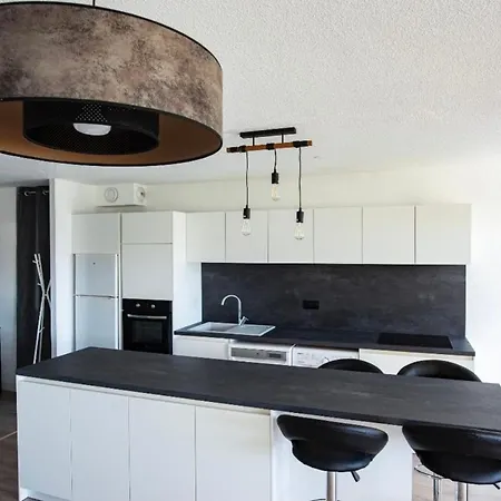 Superb Near The Port And The Sea Apartment
